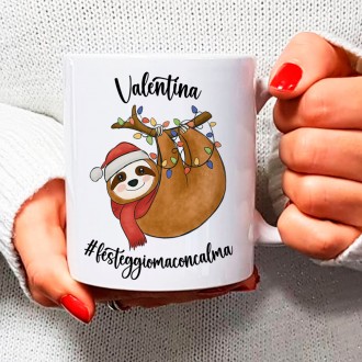 Tazza divertente regalo di Natale personalizzata con bradipo, hashtag e dedica