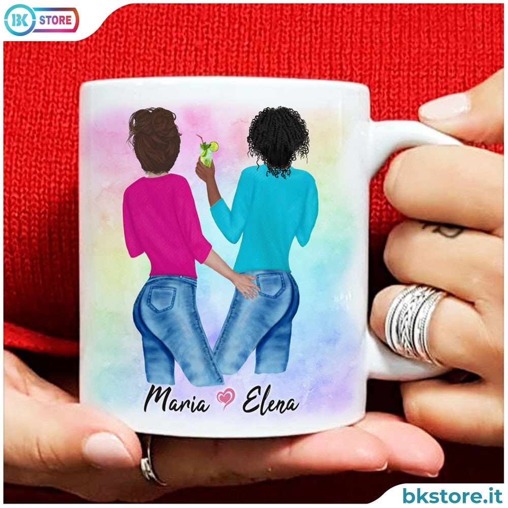 Tazza regalo LGBT personalizzata con due ragazze avatar, con scelta della pettinatura e colore capelli e bandiera
